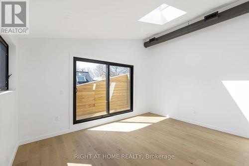 UPPER - 86 LANSDOWNE AVENUE , Toronto, Ontario M6K 2V9 4
