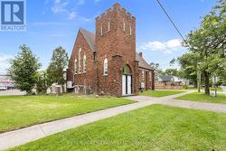 3 - 120 THOROLD ROAD Welland (N. Welland), ON L3C 3V3