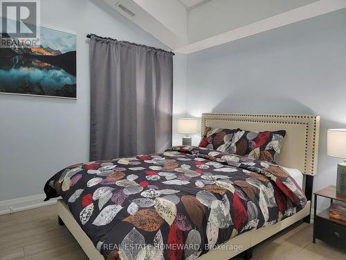 Second/third floor unit bedroom - 434 Victoria Park Avenue, Toronto, ON 