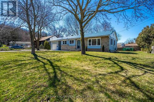 A - 1 HILL PLACE , Hamilton, Ontario L8G 2W3 3