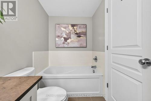 Ensuite offers a bath tub and seperate shower - 246 Leather Leaf Terrace, Ottawa, ON 