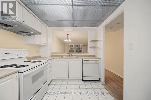 205 - 28 Hollywood Avenue, Toronto, ON 