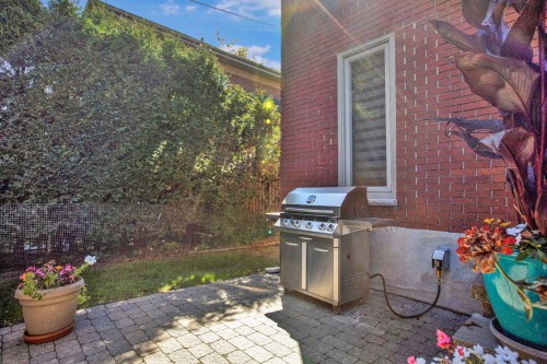 Cour - 955 Ch. St-Clare, Mont-Royal, QC 
