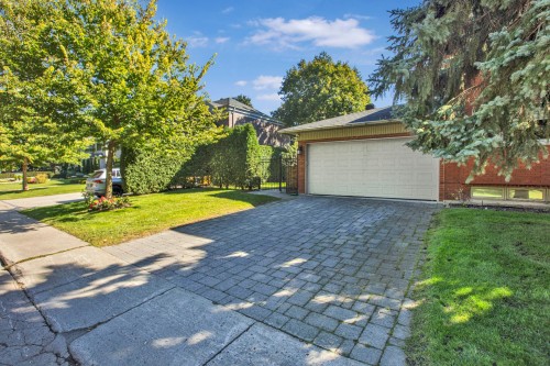 Garage - 955 Ch. St-Clare, Mont-Royal, QC 