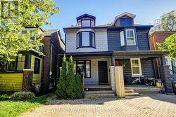 19 BATTENBERG AVENUE Toronto, ON M4L 1J7