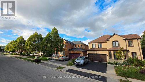 3 MEADOW GLADE ROAD , Brampton, Ontario L6R 1Z7 4