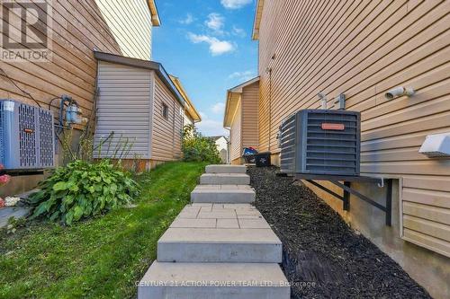 B - 1936 LONGMAN CRESCENT , Ottawa, Ontario K1C 5G6 3