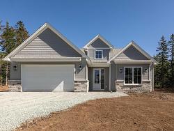 56 Parish Street Fall River, NS B2T 0W9