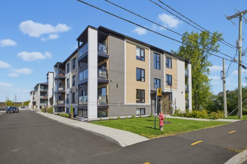 105-195 Boul. Lacombe , Repentigny (Le Gardeur), QC J5Z 0G9 1