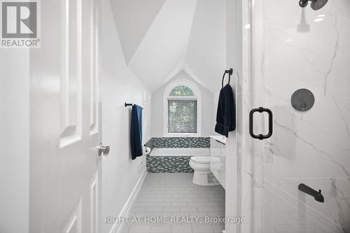 3rd Floor Bath - 219 Broadway Avenue, Toronto, ON 