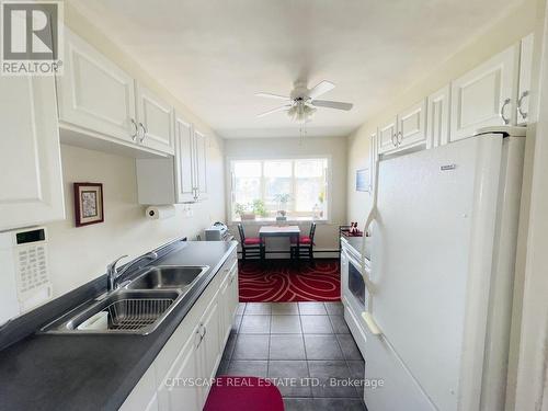 Kitchen - 25 - 824 Brant Street, Burlington, ON 