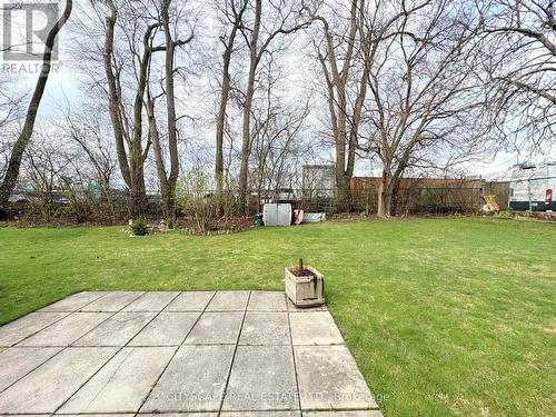 Backyard - 25 - 824 Brant Street, Burlington, ON 