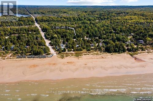 Short stroll to beach - 7 3Rd Avenue S, Native Leased Lands, ON 