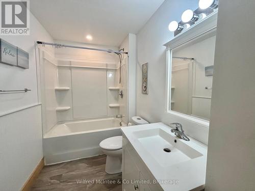 4 pc bathroom-main area - 7 3Rd Avenue S, Native Leased Lands, ON 