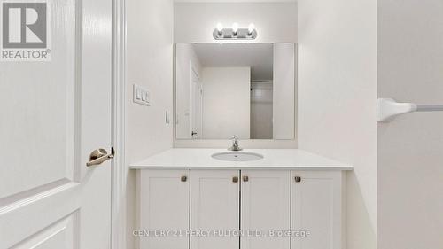 Upper Floor Second 4pc Bathroom - 64 Ferris Square, Clarington, ON 