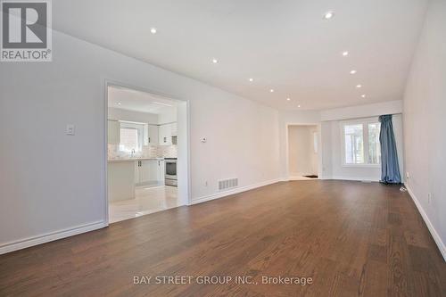 22 TAOS COURT , Richmond Hill, Ontario L4C 0G5 4