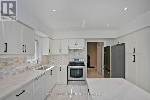 22 TAOS COURT , Richmond Hill, Ontario L4C 0G5 5
