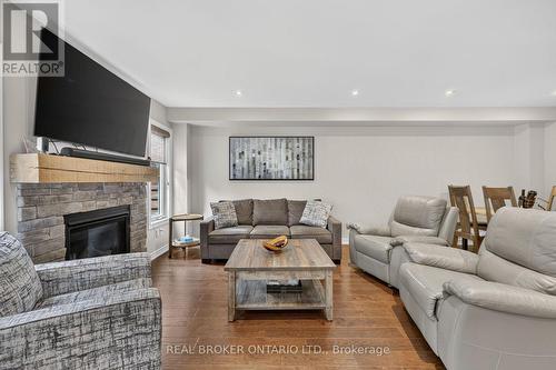 Family room - 30 Masters Crescent, Georgian Bay, ON 