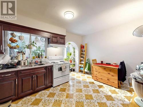 303 Oakwood Avenue, Toronto, ON 