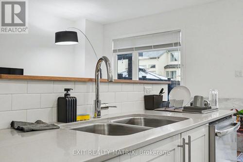 656 Putney Crescent, Ottawa, ON 