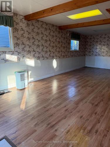 large family room with lots of light - 108 Wilson Drive, Georgian Bluffs, ON 