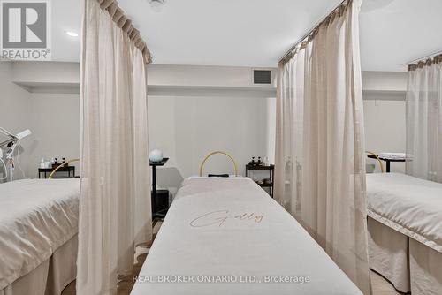 803 Dundas Street W, Toronto, ON 