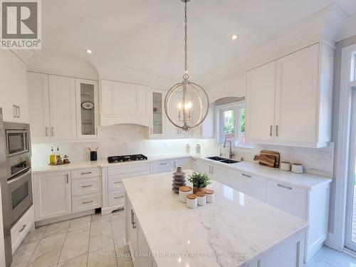 An Elegant Kitchen - 304 Tower Hill Road, Richmond Hill, ON 