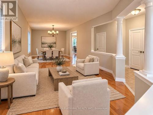 2323 FALLING GREEN DRIVE , Oakville, Ontario L6M 5A7 4