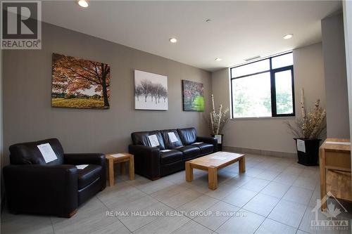 414 - 808 BRONSON AVENUE , Ottawa, Ontario K1S 5A4 3