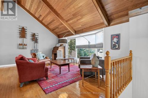9 Foxrun Lane, Ottawa, ON 