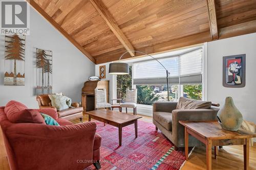9 Foxrun Lane, Ottawa, ON 