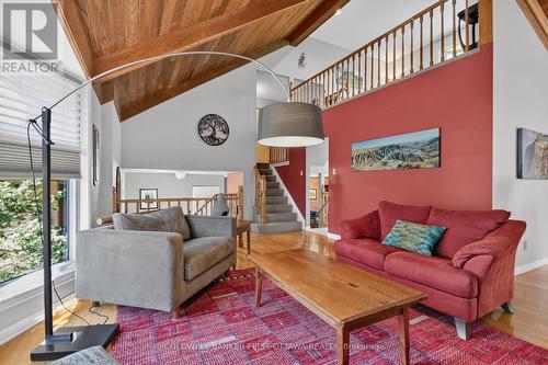 9 Foxrun Lane, Ottawa, ON 