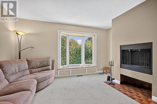 9 Foxrun Lane, Ottawa, ON 