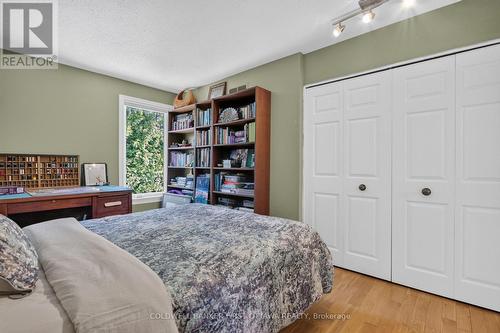 9 Foxrun Lane, Ottawa, ON 