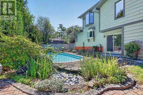 9 Foxrun Lane, Ottawa, ON 