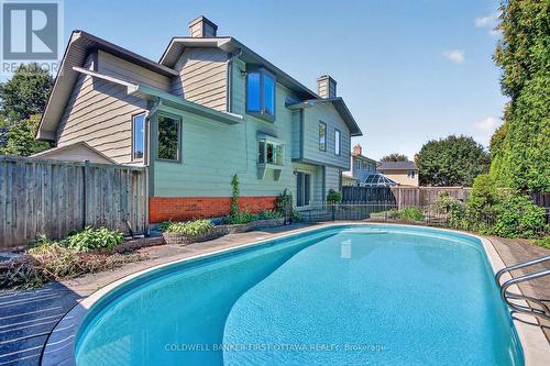 9 Foxrun Lane, Ottawa, ON 