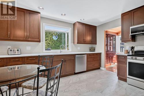 9 Foxrun Lane, Ottawa, ON 