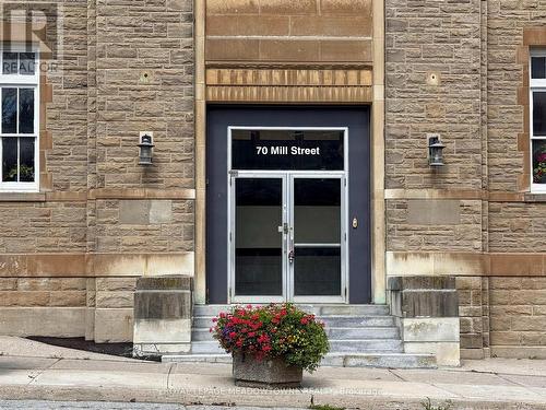 1 - 70 MILL STREET , Halton Hills, Ontario L7G 2C9 4