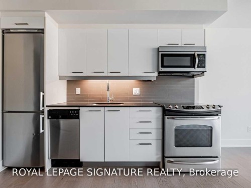 212-630 Queen Street E, Toronto, ON M4M 1G3 4