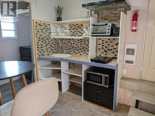 B - 204 COURT STREET , Oshawa (Central), Ontario L1H 4W7 2