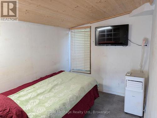 B - 204 COURT STREET , Oshawa (Central), Ontario L1H 4W7 4