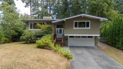 6213 Lakes Rd Duncan, BC V9L 4J8