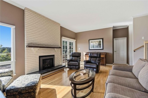 595 Ridgegrove Ave, Saanich, BC 