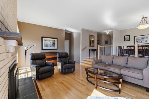 595 Ridgegrove Ave, Saanich, BC 