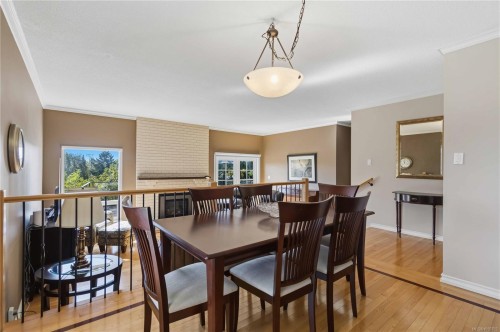 595 Ridgegrove Ave, Saanich, BC 