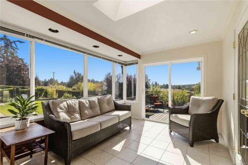 595 Ridgegrove Ave, Saanich, BC 