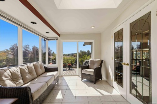 595 Ridgegrove Ave, Saanich, BC 