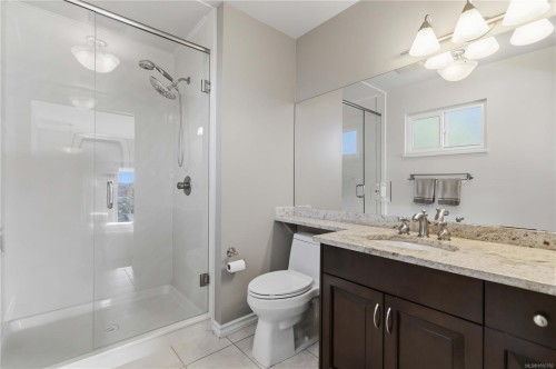 595 Ridgegrove Ave, Saanich, BC 