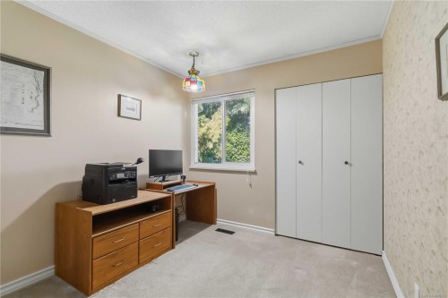 595 Ridgegrove Ave, Saanich, BC 