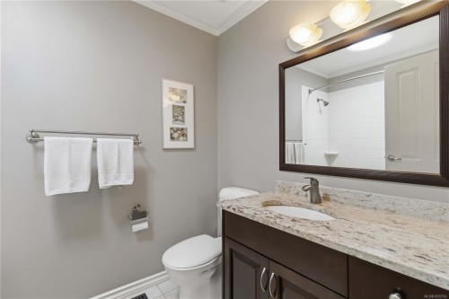 595 Ridgegrove Ave, Saanich, BC 